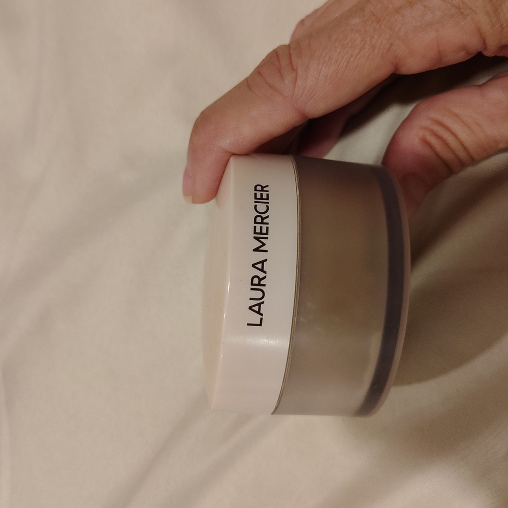 Laura Mercier Loose Setting Powder in Ultra Blur